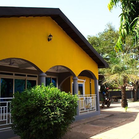 Tree House Hostel Tamale Buitenkant foto