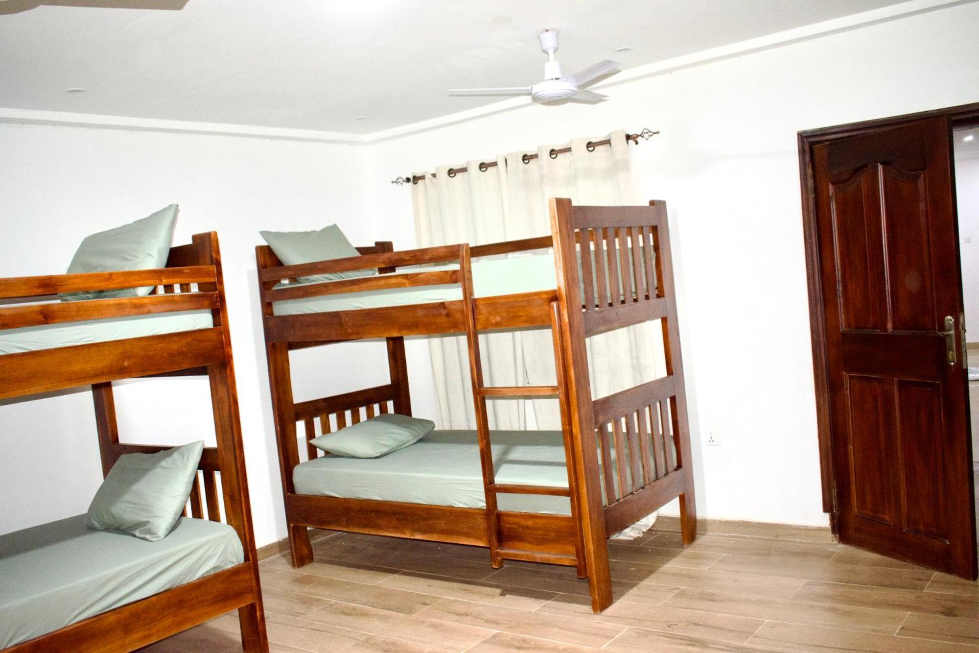 Tree House Hostel Tamale Buitenkant foto